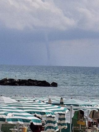 Tromba marina al largo di San Benedetto, domenica da allerta gialla